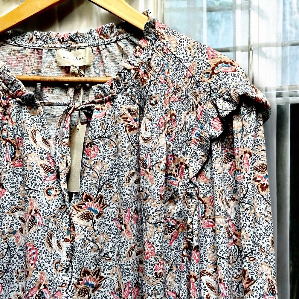 Melloday Plus White/Pink/Navy Floral Print‎ Deep V Tie Neck Ruffled Shoulder